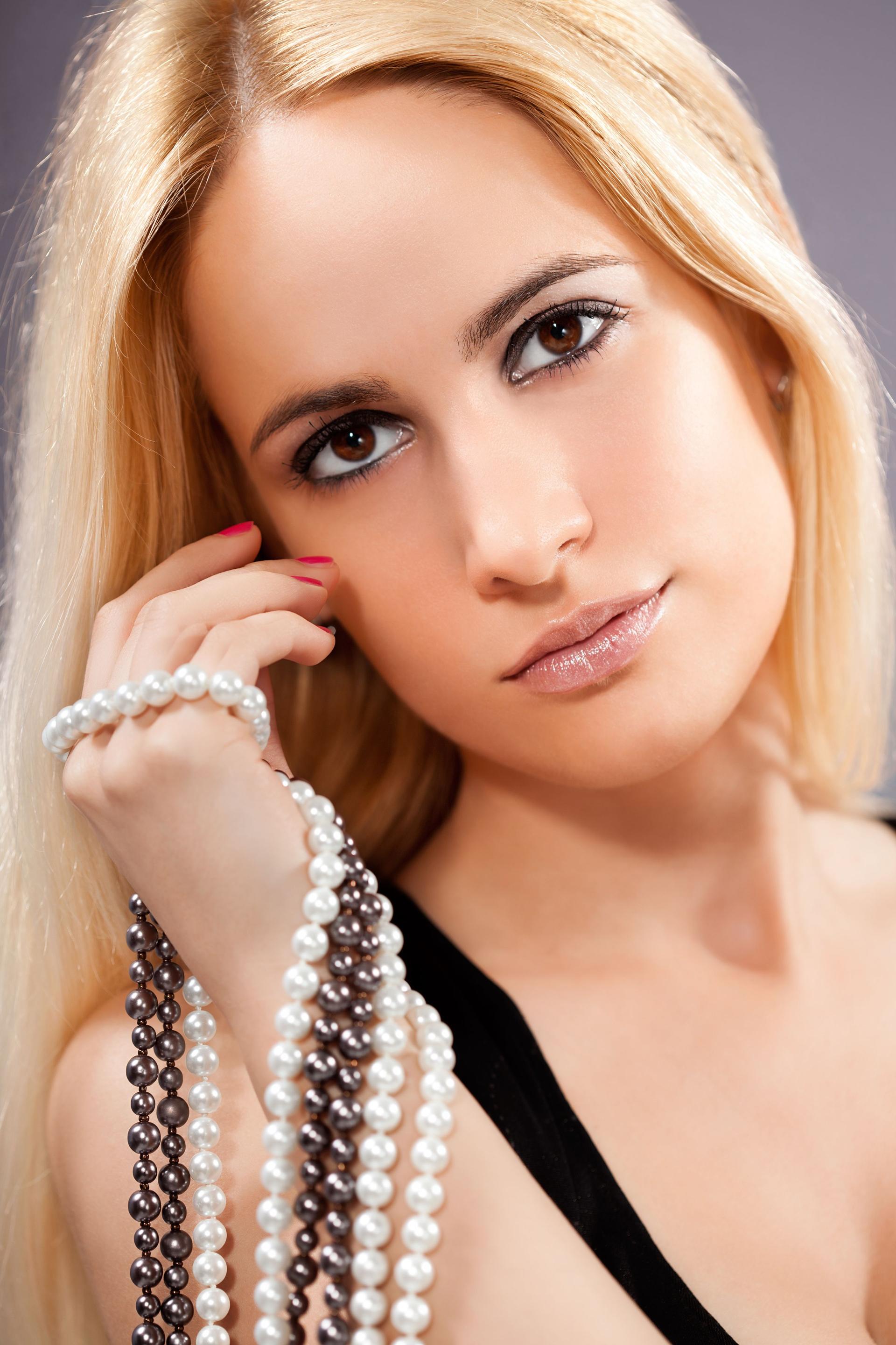 Girl with pearls